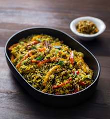 Carrot, capsicum and pistachio pilaf
