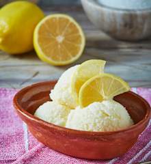 Helado de limón con leche