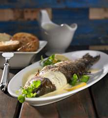 Lachsforelle mit Senf-Hollandaise und Ofenkartoffeln