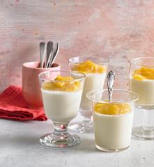 Pannacotta con composta di ananas