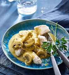 Chicken with creamy vegetable sauce