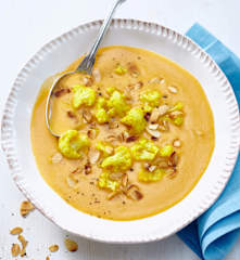 Sopa de coliflor al curry