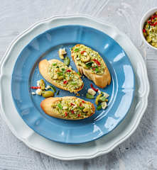 Crostini di pane con tapenade