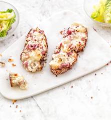 Tartine au crottin de Chavignol façon flammekueche