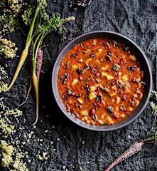 Sopa de tomate, feijão e acelgas