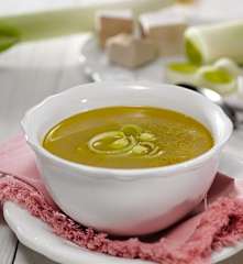 Drožďová polévka s pórkem