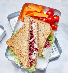Vollkorn-Sandwiches mit Sellerie-Flusskrebs-Salat
