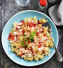 Pâtes à la feta, tomates et olives