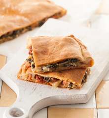 Empanada de acelgas, chorizo y panceta (Galicia)