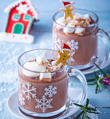 Tacitas de chocolate y crema de avellanas