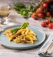Maccheroni a fezze con pesto di melanzane