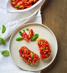 Condimento di pomodoro a crudo