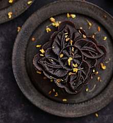 桂花山药巧克力桃山皮月饼