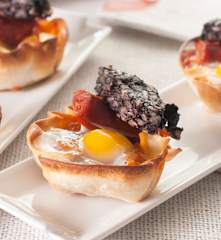 Tartaletas de verduras con chistorra, morcilla y huevo de codorniz