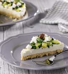 Cheesecake alla feta con zucchine e olive