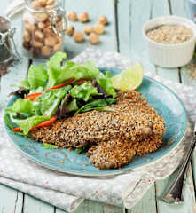 Spigola alle nocciole e semi di chia