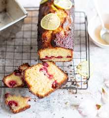 Cake moelleux citron-coco-framboise
