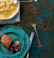 Peito de pato e gnocchi com molho de laranja e gorgonzola