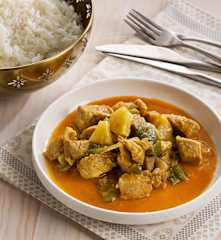 Curry de cerdo y arroz blanco al vapor - India