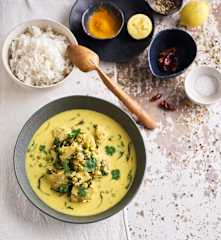 Caril de frango e ervilhas