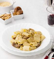 Mezze maniche con noci, gorgonzola e fichi secchi