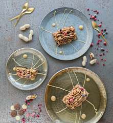 Μους σοκολάτας με βάση μπικότου και κρέμα φιστικοβούτυρο