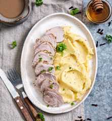Polędwiczki wieprzowe w sosie miodowym i purée ziemniaczane