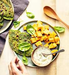 Palak parathas, patate douce et dip au curry
