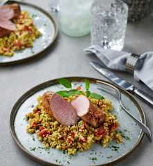 Schweinefilet auf Zucchini-Bulgur-Salat