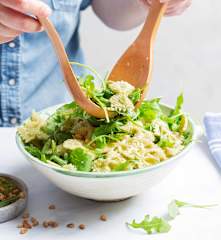 Ensalada de pasta con limón y parmesano
