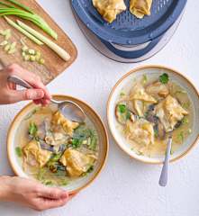 Ravioli au porc haché et bouillon