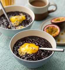 Pudding di riso venere e mango