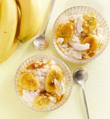 Kokosmilchreis mit gebratenen Bananen