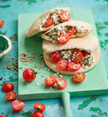 Pão pita com recheio mediterrânico