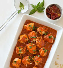 Involtini di pollo con pesto di pomodori secchi