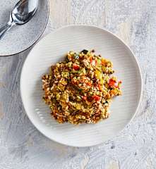 Insalata di cereali misti e verdure