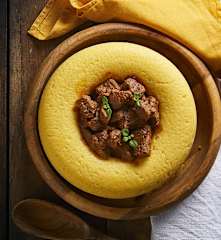 Ciambella di polenta con spezzatino a Cottura Lenta