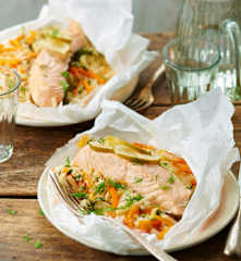 Papillote de saumon aux petits légumes et couscous