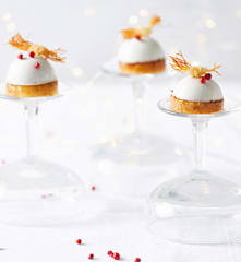 Bombón de panna cotta de queso azul y pera