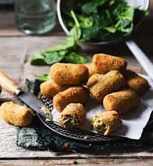 Croquetas de espinacas con atún y pimiento morrón