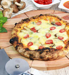 Pizza de cogumelos com queijos