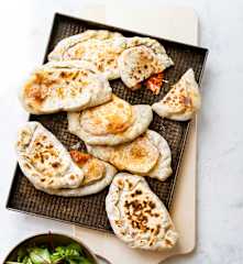 Petits chaussons à la tomate et au fromage de brebis