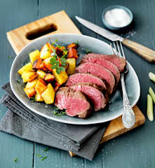 Filet de bœuf saignant à la citronnelle et au basilic (cuisson sous-vide)