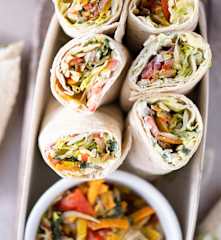 Wraps com legumes salteados e molho de ervas