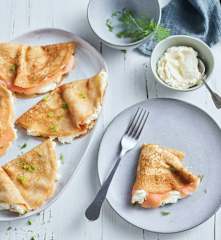 Crêpes mit Lachs-Frischkäse-Füllung