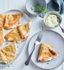 Crêpes al salmone e formaggio all'aneto