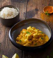 Pollo con salsa al curry