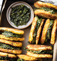 Tortitas de patata con espinacas salteadas