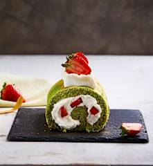 Matcha roll cake