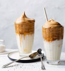 Café Dalgona com leite condensado